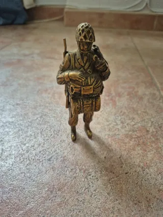 Figura Bronce Brigada Paracaidista