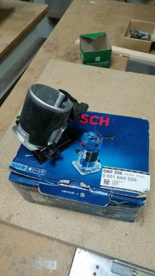 Fresadora Bosch GKF 550 Profesional