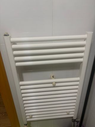 Toallero Calefactor Baño Blanco aluminio y de agua