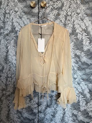 Camisa Zara volantes vainilla Talla S