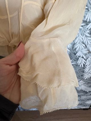 Camisa Zara volantes vainilla Talla S