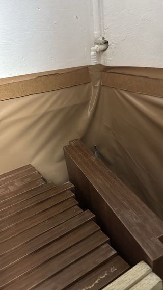 Estanterías de madera color marrón