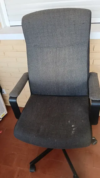 Silla de oficina con mesa plegable