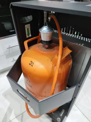 Estufa de butano Cecotec, butano y regulador