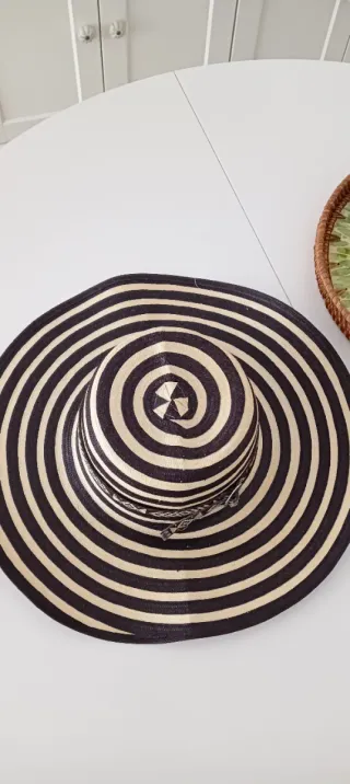 Sombrero Colombiano Rayas Beige y Negro.