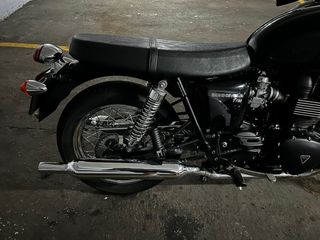 Triumph Bonneville T100 Negra