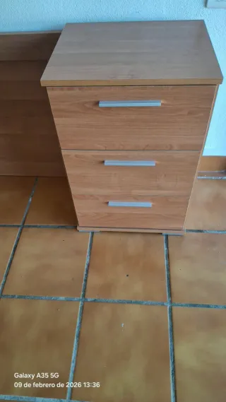 Cabecero y mesita de noche