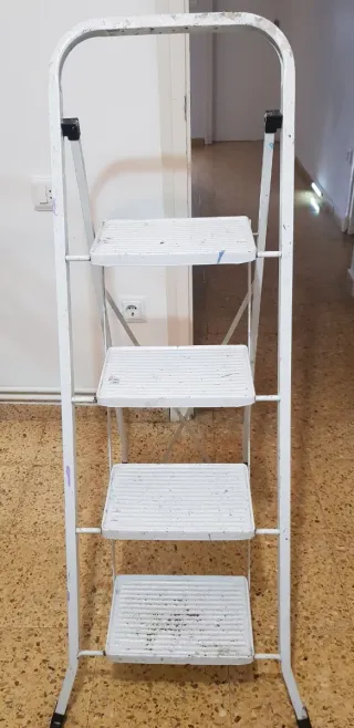 Escalera plegable 4 peldaños