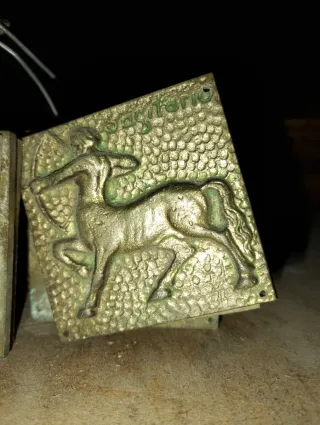 Antiguo Zodiaco de metal