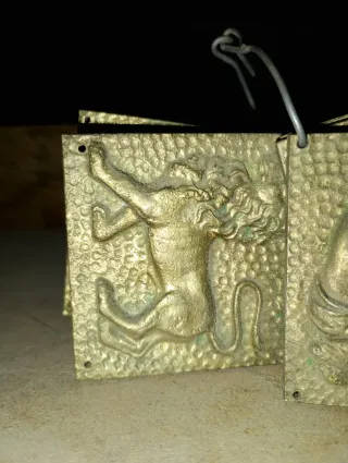 Antiguo Zodiaco de metal