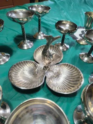 Copas y fuente de metal alpaca marca ángulo