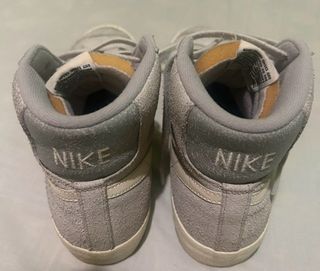 Nike Blazer Mid 77 grises y blancas