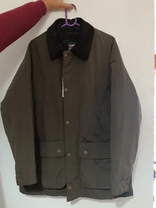 Parka Álvaro Moreno verde sin estrenar.