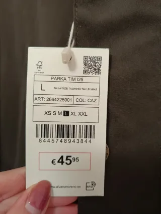 Parka Álvaro Moreno verde sin estrenar.