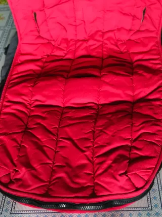 Saco para silla de bebé de paseo rojo y gris