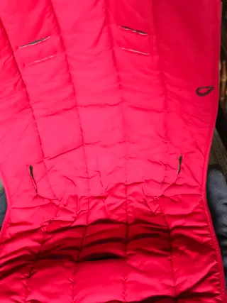 Saco para silla de bebé de paseo rojo y gris