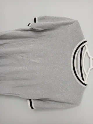 Camiseta plateada mujer cuello ribetes