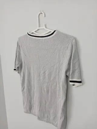 Camiseta plateada mujer cuello ribetes