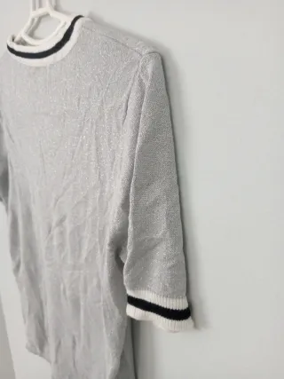 Camiseta plateada mujer cuello ribetes