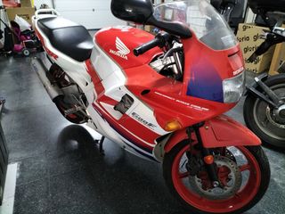 Honda CBR 600 F Roja y Blanca