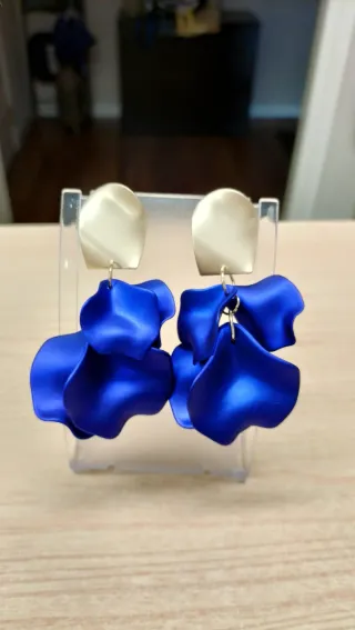 Pendientes pétalos azul y dorado
