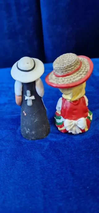 Figuras cerámica personas vestidas
