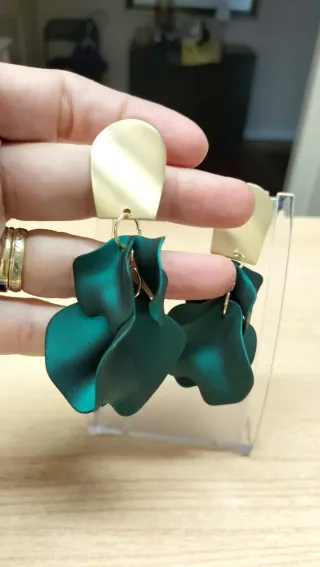 Pendientes pétalos verdes y dorados