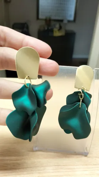 Pendientes pétalos verdes y dorados