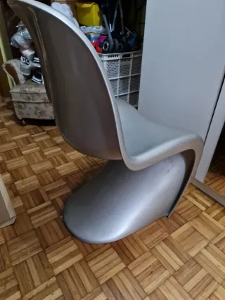 Silla de diseño vintage plateada de plástico nueva