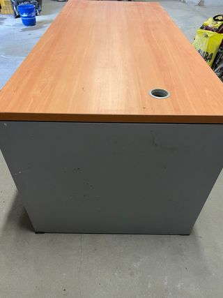 Mesa de oficina madera y 3 sillas