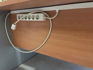 Mesa de oficina madera y 3 sillas