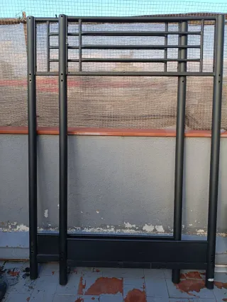 Litera tipo sofá metálica negra