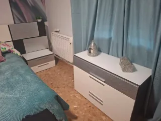 2 mesitas, cómoda con cajones, mesita y armario