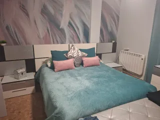 2 mesitas, cómoda con cajones, mesita y armario