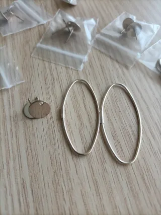 Ganchos para pendientes plateados