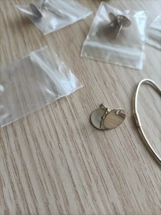 Ganchos para pendientes plateados