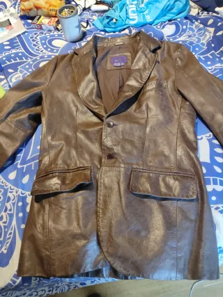 Cazadora de cuero marrón