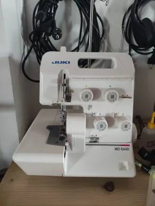 Máquina Juki MO-644D 4 hilos