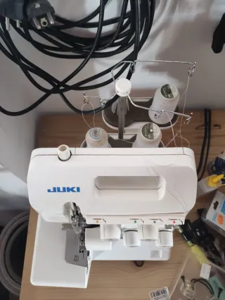 Máquina Juki MO-644D 4 hilos