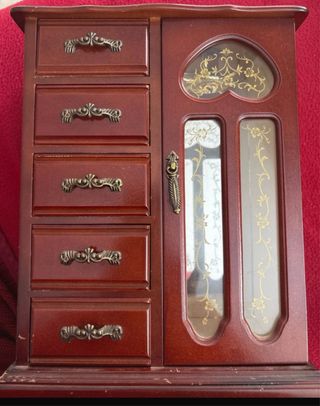 Joyero de madera con cajones y puerta