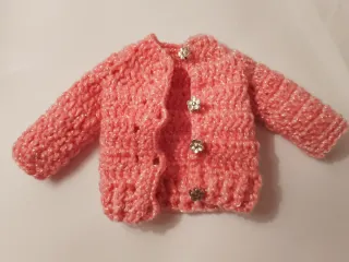 Ropa  para Barbie: Cárdigan rosa con botones.