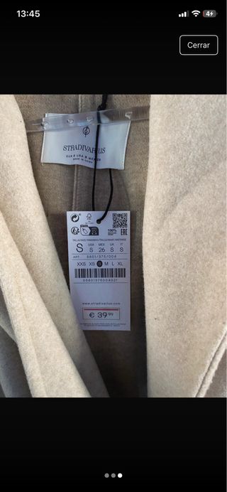 Abrigo largo beige con cinturón