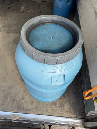 Bidón azul claro 220L