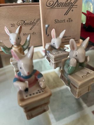 Set Siete Figuras Porcelana Conejos Escolares