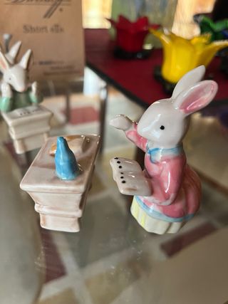 Set Siete Figuras Porcelana Conejos Escolares