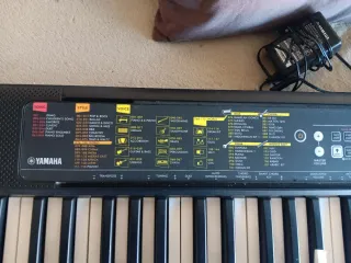 Yamaha PSR-F52 Teclado