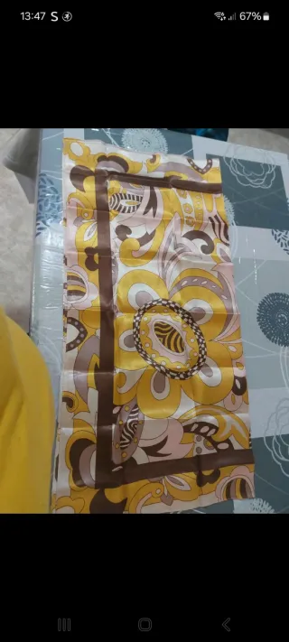 Foulard in seta con fantasia floreale