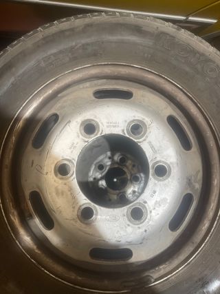 Llanta con neumático Iveco