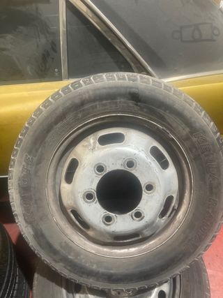 Llanta con neumático Iveco