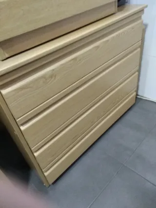 Cajonera de madera clara
